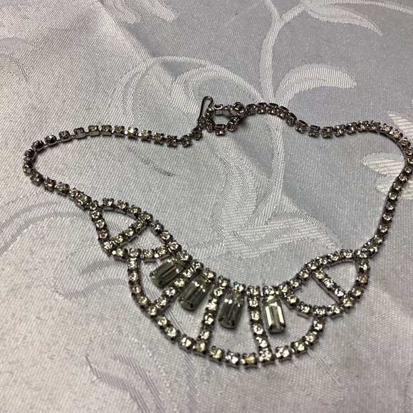RHINESTONE ESRRING SET. MOMS COLLECTIONS. BLING ๐๐๐๐ - Picture 2 of 12